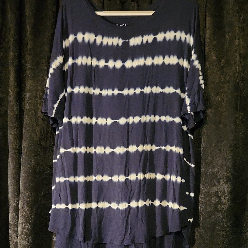 Time and Tru Navy Graphic Tee